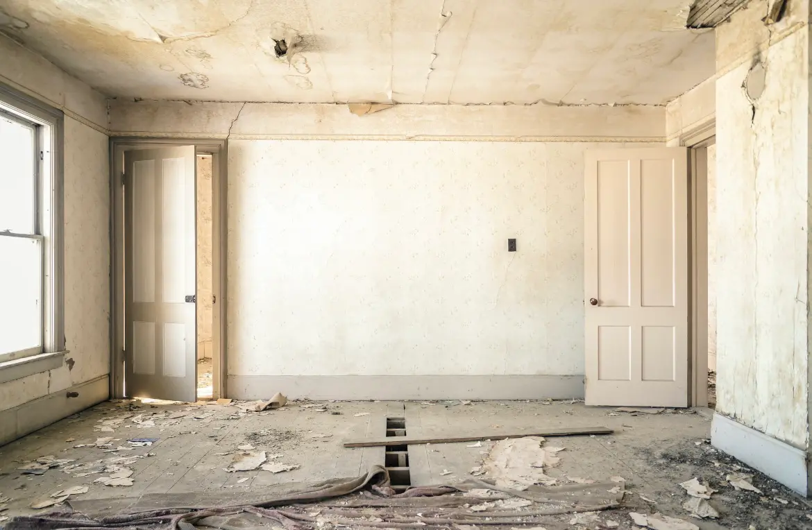 Waste disposal crew managing a cleanout project in Llano